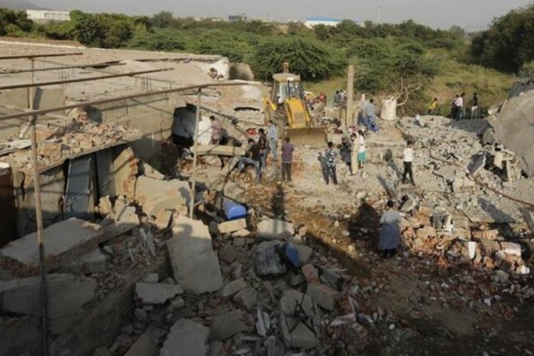 Hindistan'da fabrika yangını: 12 kişi hayatını kaybetti