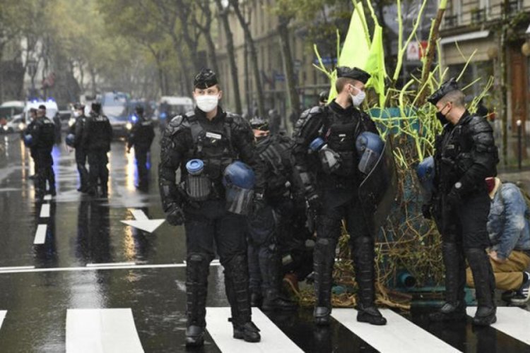 Fransa'da Türklere destek veren grup gözaltına alındı!