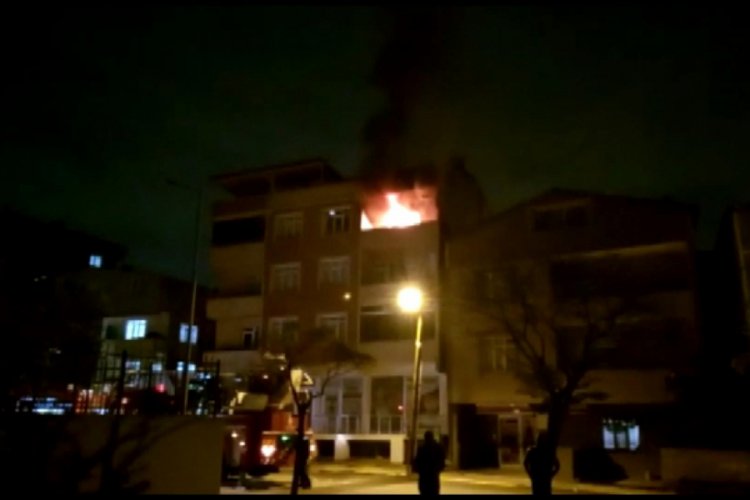 Apartman dairesinde çıkan yangın paniğe neden oldu