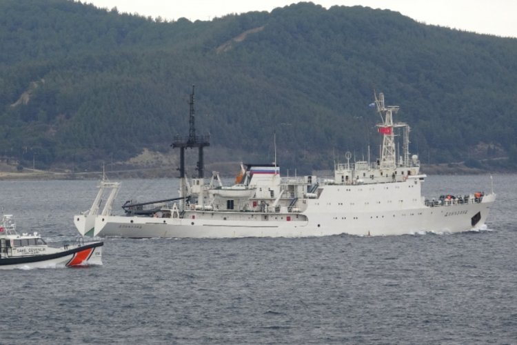 Rus istihbarat gemisi 'Donuzlav', Çanakkale Boğazı'ndan geçti