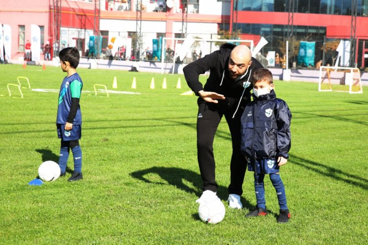 Bursa'da "Nilüfer Belediyesi Sercan Yıldırım Futbol Akademisi" açıldı