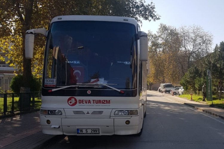 Bursa'da servis firması caddeyi otoparka çevirdi! (ÖZEL HABER)