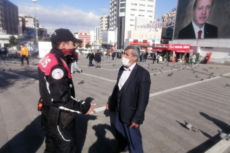 Bursa'da sigara yasağını kamera şakası zannettiler