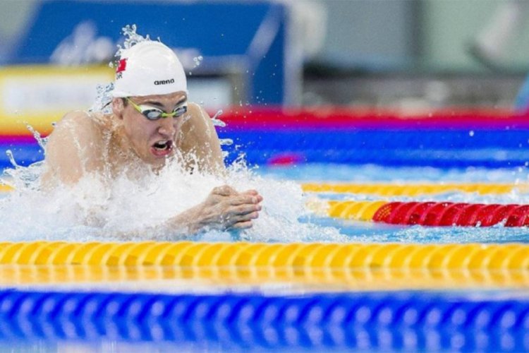Milli y&uuml;z&uuml;c&uuml; Emre Sak&ccedil;ı Avrupa rekoru kırdı