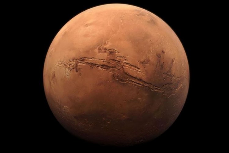 D&uuml;nya'dan g&ouml;t&uuml;r&uuml;len bakterilerle Ay ve Mars'ta mineral madenciliği yapılabilecek