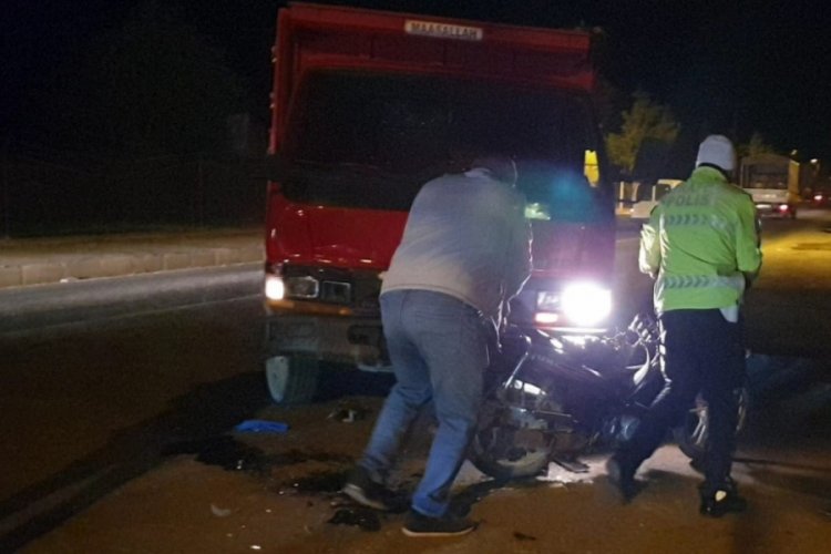 Bursa'da motosikletle kamyon çarpıştı