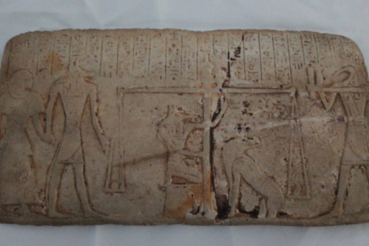 Eski Mısır dönemine ait kil tableti 1 milyon liraya satmak isterken yakalandılar