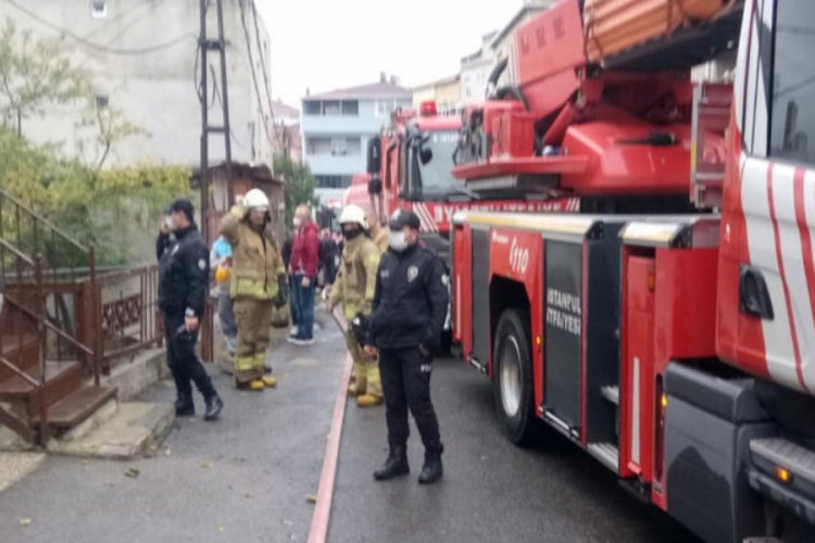 Ataşehir'de 3 katlı binada yangın paniği