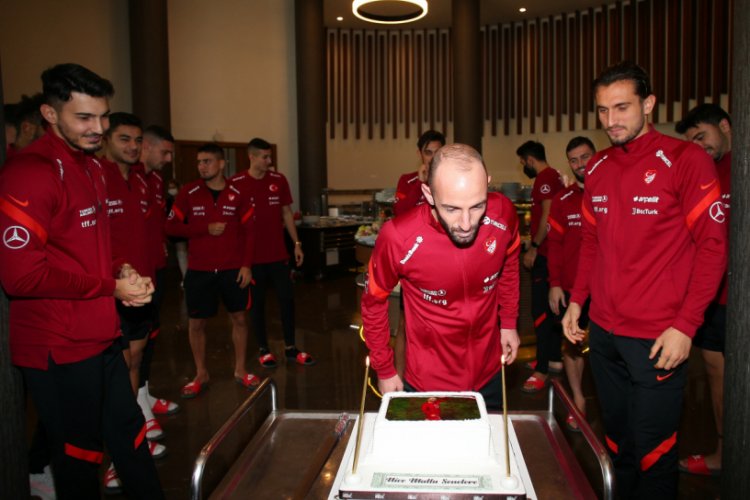 Milli takımda Efecan Karaca'nın doğum günü kutlandı