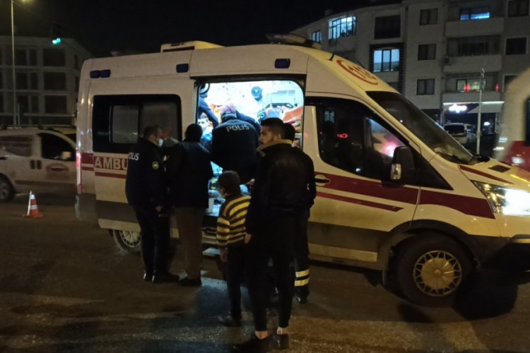 Polis ambulansa binmesi i&ccedil;in yaralıya dil d&ouml;kt&uuml;