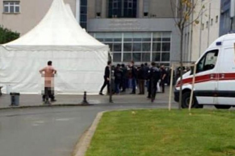 Hastane önünde soyunan adam korona test kuyruğunu protesto etti