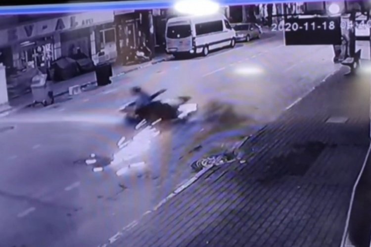 Bursa'da kontrolden çıkan motosiklette iki kişi ölümden böyle döndü