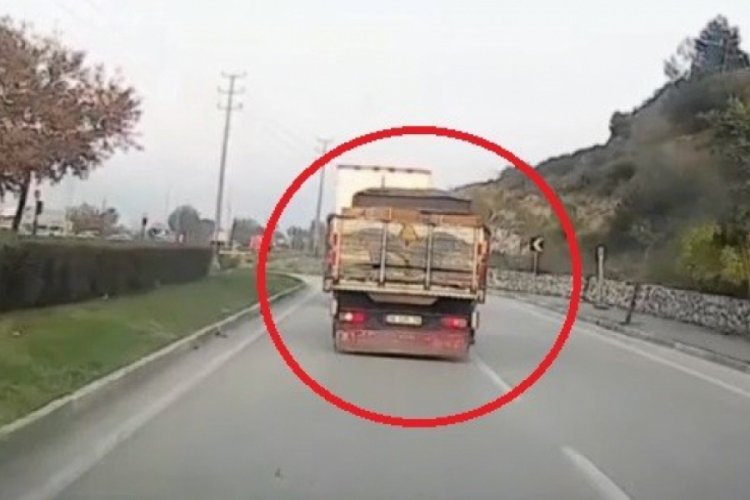 Bursa'da ralli yapan kamyon ara&ccedil; kamerasına yansıdı