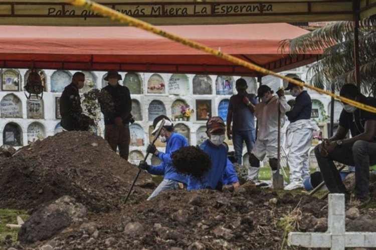 Kolombiya'da bir toplu mezarda 17 ceset daha bulundu