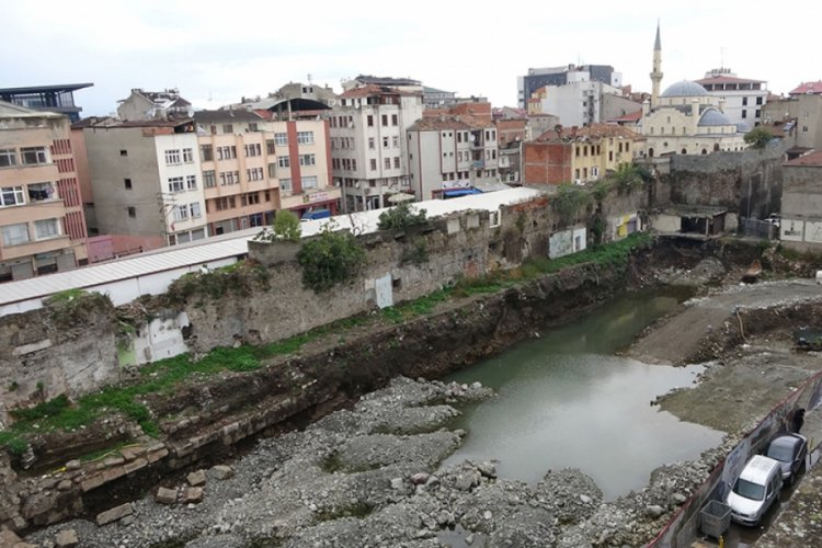 Trabzon'un göbeğinde Roma dönemine ait rıhtım ortaya çıktı