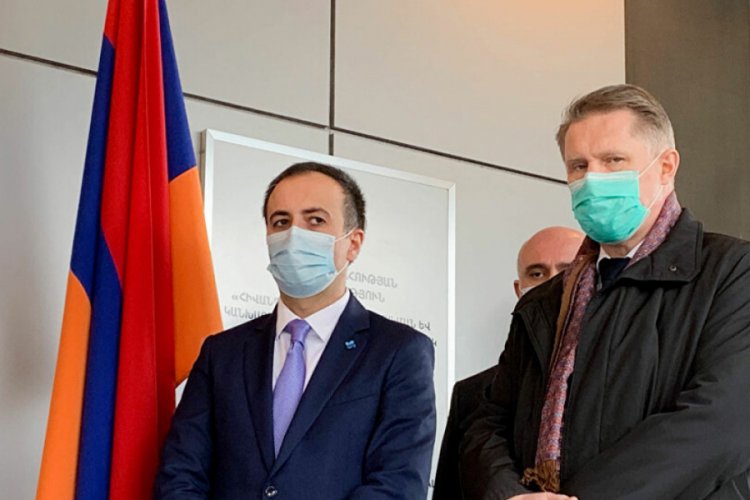 Rusya, koronavirüs aşı örneklerini Ermenistan'a teslim etti