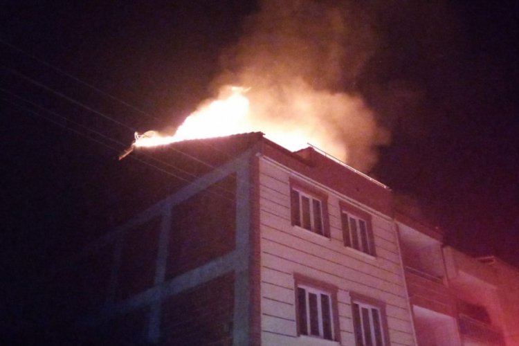 Bursa'da karantinada olan ailenin evi yangında kullanılamaz hale geldi