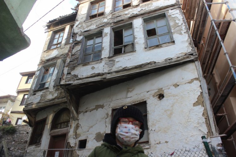 Bursa'daki perili ev büyük ilgi çekiyor