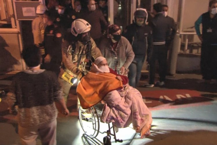 Cerrahpaşa'da yangın: &Ccedil;ok sayıda hasta dumandan etkilendi