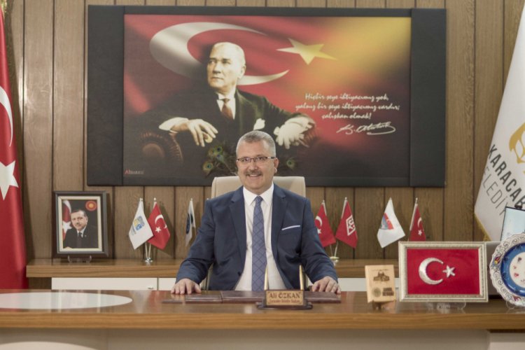 Bursa Karacabey Belediye Başkanı &Ouml;zkan, &Ouml;ğretmenler G&uuml;n&uuml;'n&uuml; kutladı