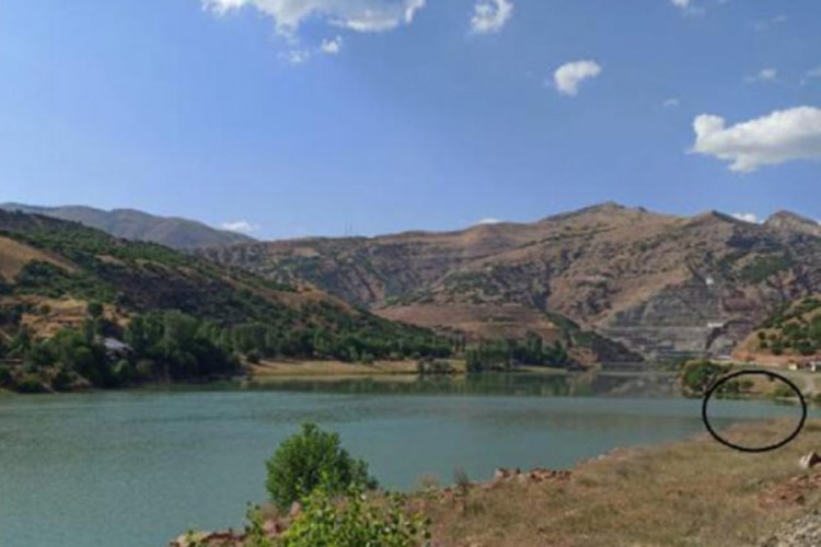 Baraj g&ouml;l&uuml;ne d&uuml;şen aracın s&uuml;r&uuml;c&uuml;s&uuml; &ouml;ld&uuml;