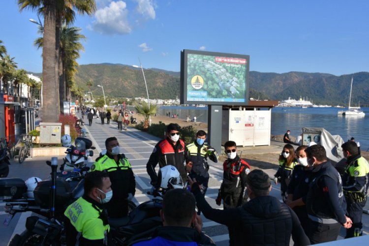 Marmaris'te sahillerdeki kalabalığa megafonlu uyarı