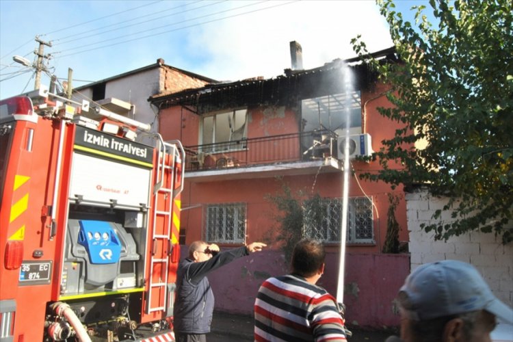 İzmir'de müstakil binada çıkan yangında 1 kişi yaralandı