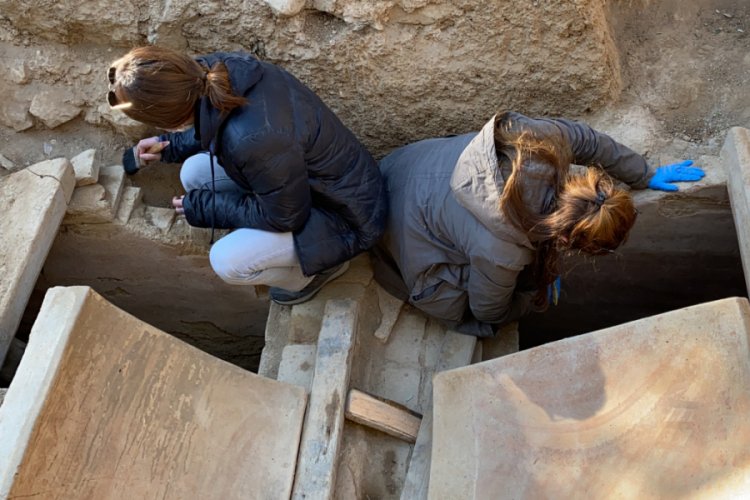 Bursa İznik'te Roma dönemine ait mezar taşı keşfedildi