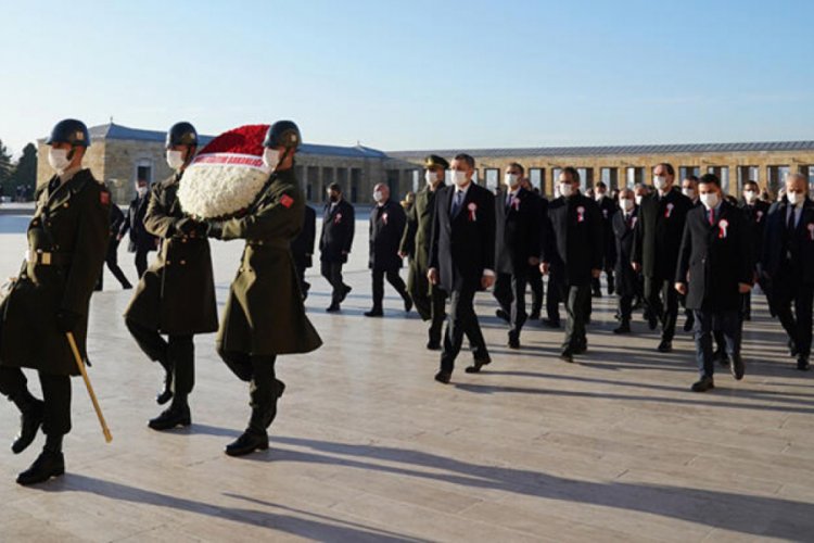 Bakan Sel&ccedil;uk, &ouml;ğretmenlerle Anıtkabir'i ziyaret etti