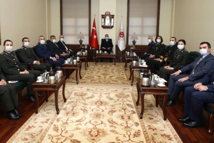 Bakan Akar, MSB'de g&ouml;revli &ouml;ğretmenlerle bir araya geldi