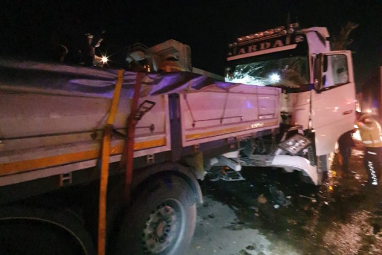 Bursa Karacabey'de trafik kazası: 3 yaralı