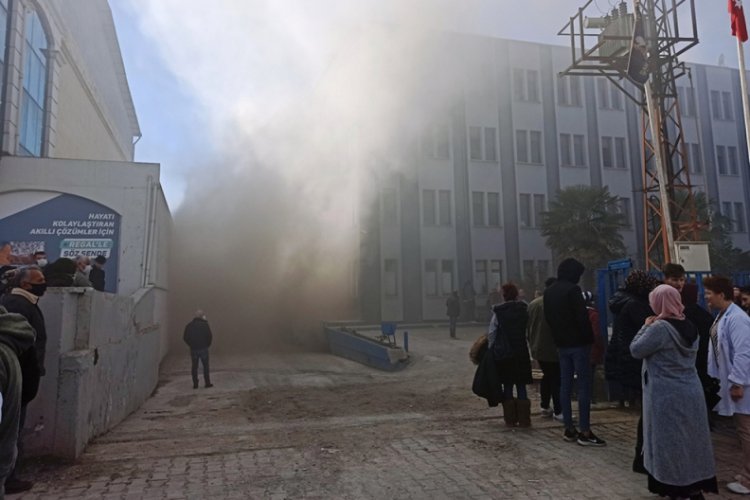 Tekstil fabrikasında &ccedil;ıkan yangın korku dolu dakikalar yaşattı