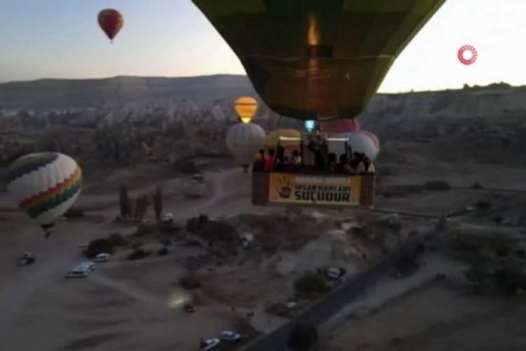 Kapadokya'da balonlar kadına yönelik şiddete dikkat çekmek için havalandı