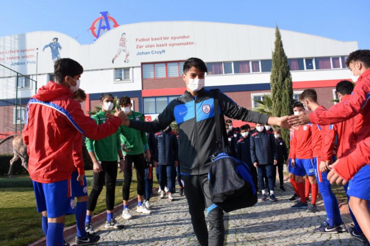 Altınordu'da A Takım'a y&uuml;kselen Furkan Metin'e t&ouml;ren