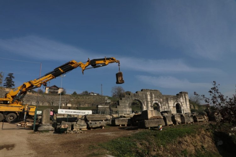 Düzce'deki antik kent kazılarında bebek mezarı ve su arkı bulundu
