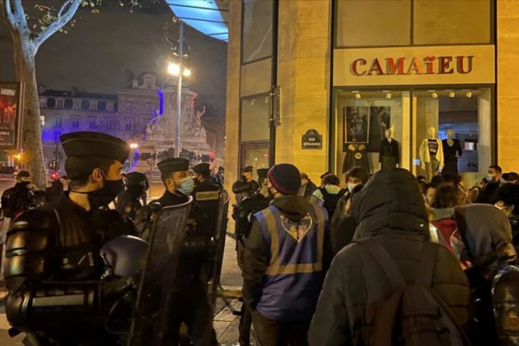 Paris'te sığınmacıların tahliyesindeki 'şoke edici' polis şiddetine soruşturma