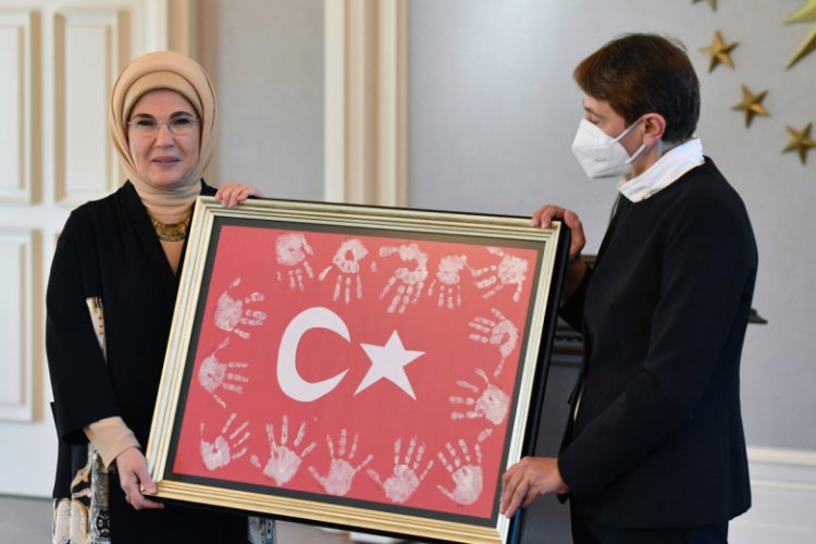 Emine Erdoğan, &ouml;ğretmenler ile bir araya geldi