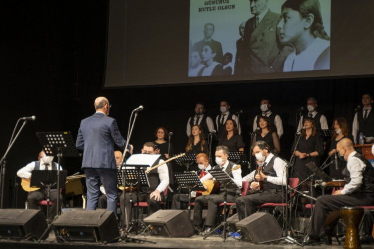 Bursa'da Türk Halk müziği öğretmen ve öğrencileri aynı sahnede buluştu