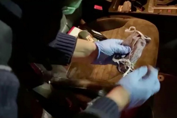 Otomobilde maskeye gizlenmiş uyuşturucu bulundu