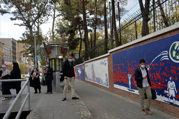 İranlı ekonomistten 'orta sınıf yok oluyor' uyarısı