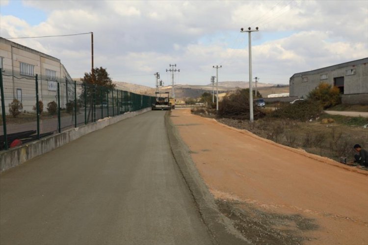 Bursa İneg&ouml;l'de beton yol &ccedil;alışmaları devam ediyor