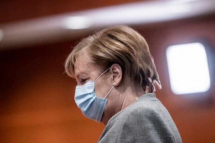 Merkel koronavir&uuml;s aşısı i&ccedil;in tarih verdi!