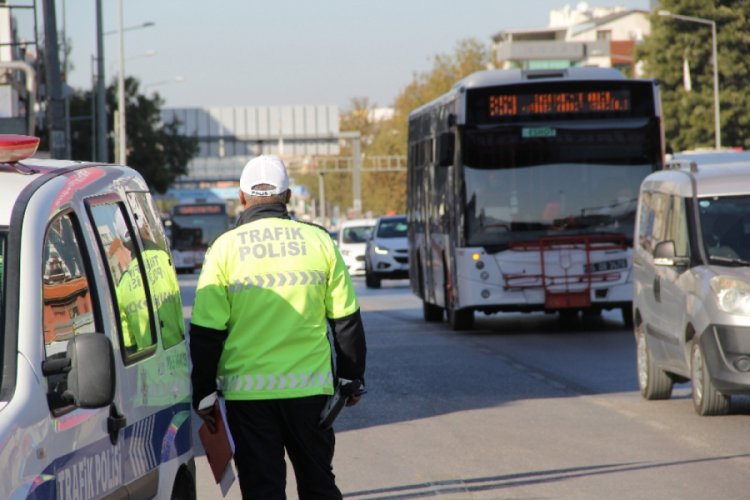 Vakaların arttığı İzmir'de toplu taşıma araçlarında korona virüs denetimi