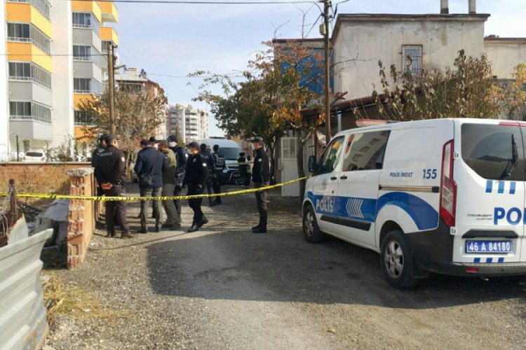 Annesini 20 yerinden bı&ccedil;aklayarak &ouml;ld&uuml;rd&uuml;