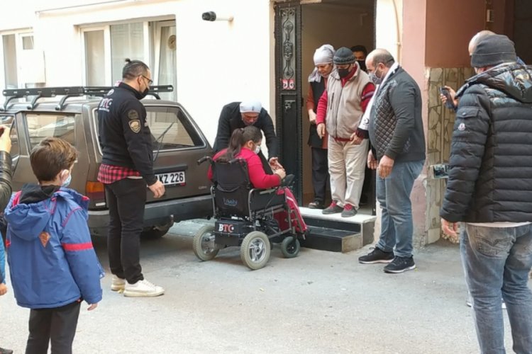 Bursa'da otomobil tutkunları iki engelliye akülü araç hediye etti
