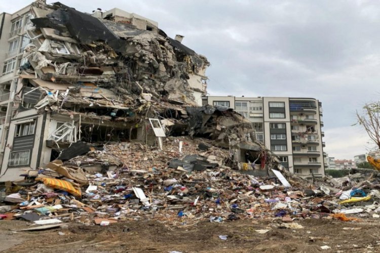 AFAD: İzmir'deki depremin ardından 2 kişinin tedavisi sürüyor