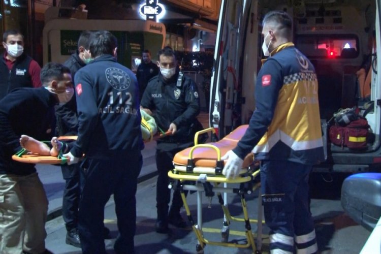 Otelin camından tente &uuml;zerine d&uuml;şen kadın hastaneye kaldırıldı