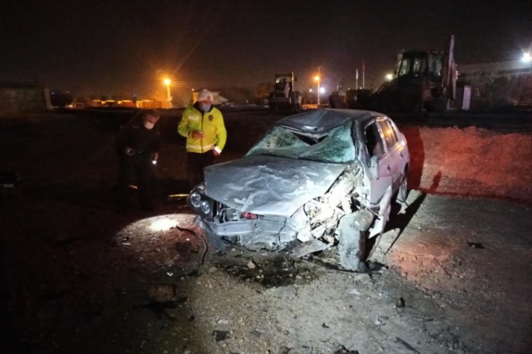 Otomobil yapımı s&uuml;ren yola u&ccedil;tu: 1 yaralı