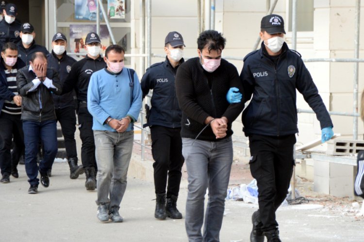 Fuhuş &ccedil;etesine '&ccedil;anta' operasyonu: Kadınlara nikah kıymışlar