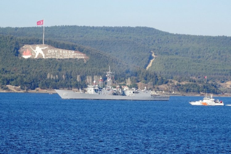 Mısır savaş gemileri &Ccedil;anakkale Boğazı'ndan ge&ccedil;ti